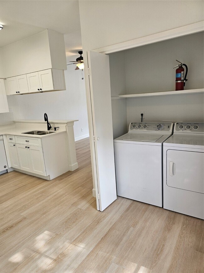 Building Photo - 2626 Holly Hall St