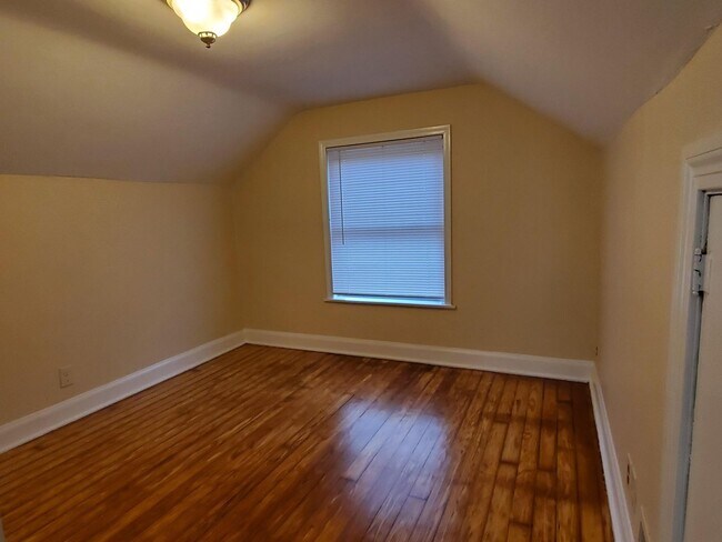 Building Photo - 3 Bedroom/1 bath  Okalona area