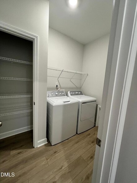 Building Photo - 404 White Oak Gdn Wy