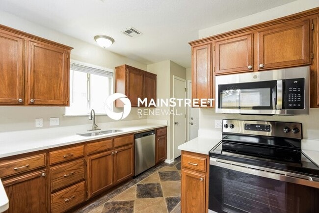 Building Photo - 3 Bedroom Pet-Friendly Home in NORMAN, OK with Main Street Renewal