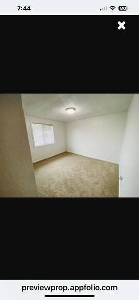 Front bedroom #1 - 11040 N Skagit St