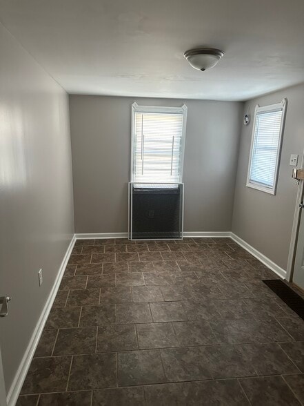 Building Photo - 782 Mount St