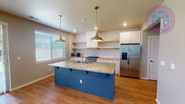Building Photo - *Gresham - Luxury Craftsman, Central Air, ...