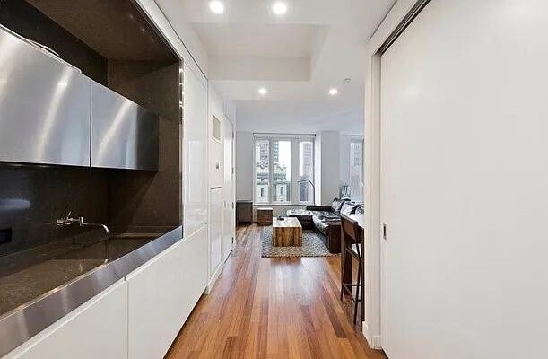 Building Photo - 15 S William St