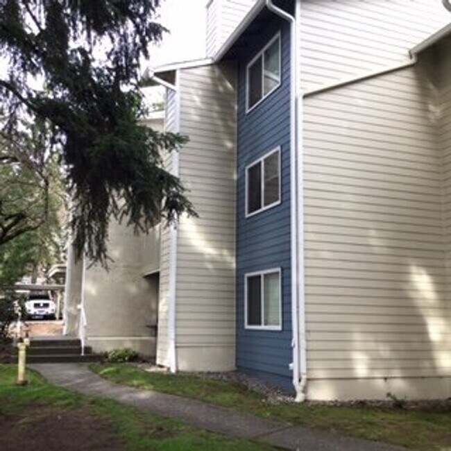Building Photo - 9474 Woodinville Redmond Rd NE
