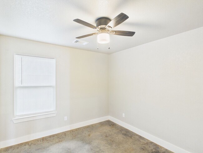 Building Photo - 124 Feather Way