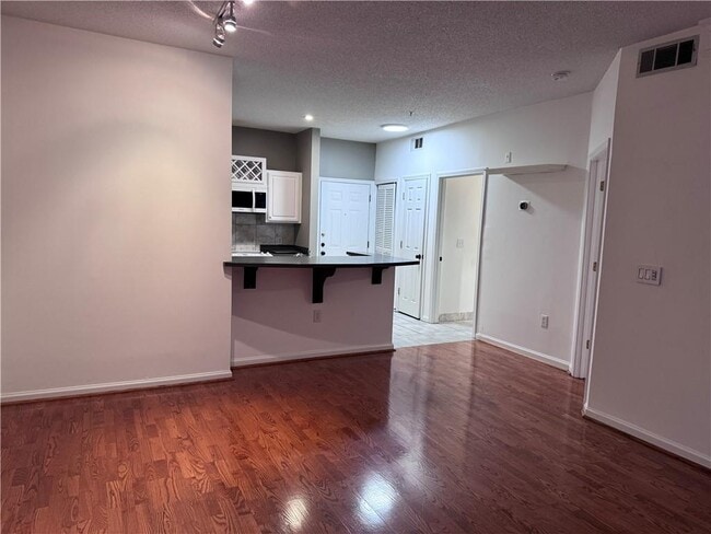 Building Photo - 955 Juniper St NE