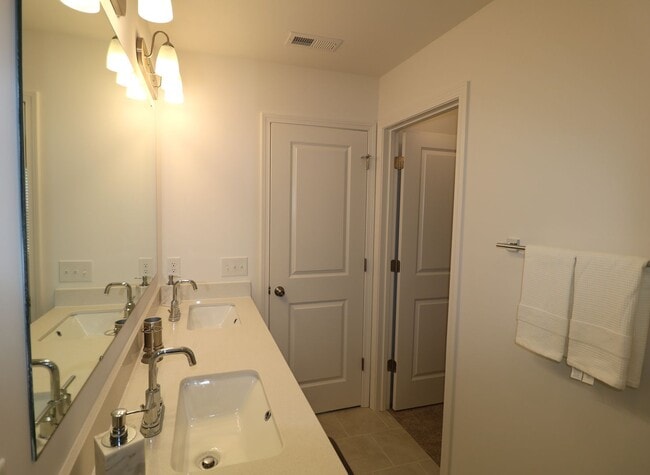 Building Photo - 1724 Granby Hts Dr