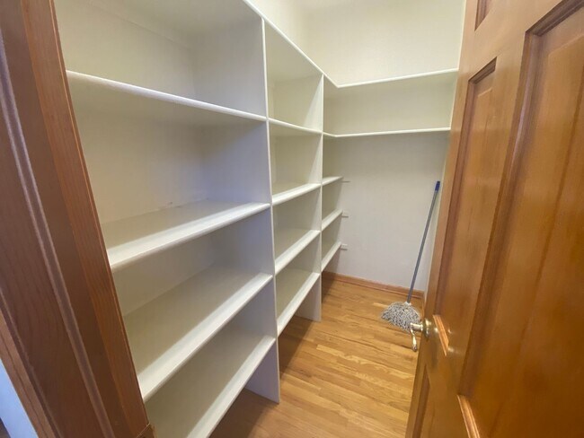 Building Photo - Large Home in Piney Creek