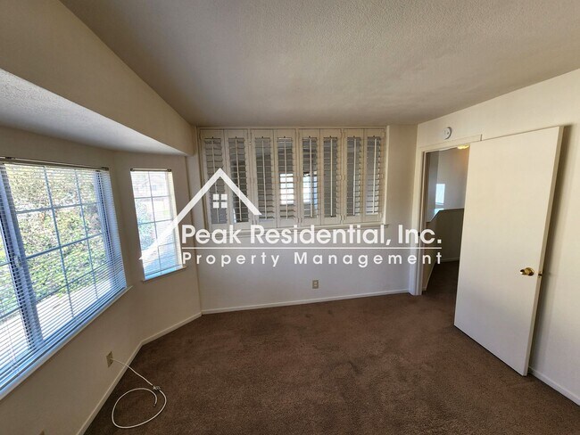 Building Photo - A Very Nice Lincoln 3bd/2ba House with 2-Car Garage