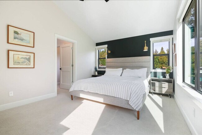 Building Photo - 9047 51st Ave NE