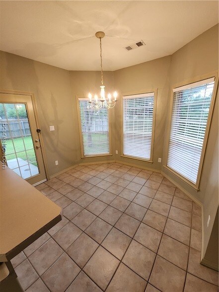 Building Photo - 3920 Park Hurst Dr