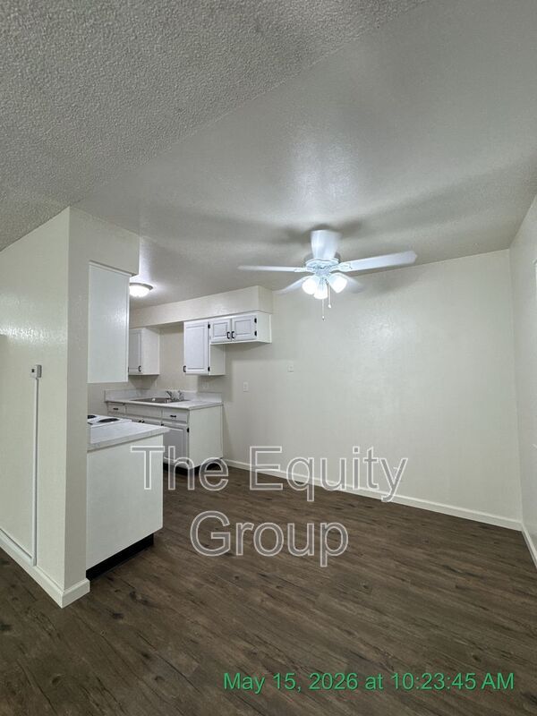 Building Photo - 1426 W Elowin Ave