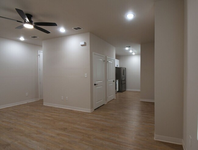 Building Photo - 1158 E Earle St