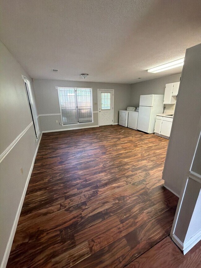 Building Photo - Nice Home In the U of M Area