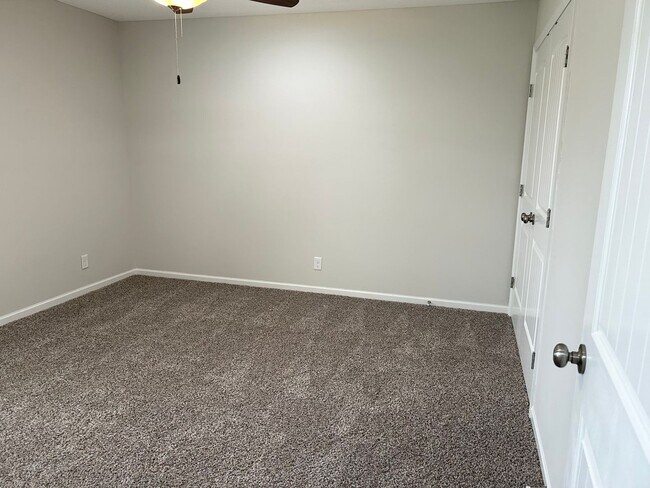 Building Photo - 2 Bed | 2 Bath | 2 Car Garage Single Level Home in Raymore