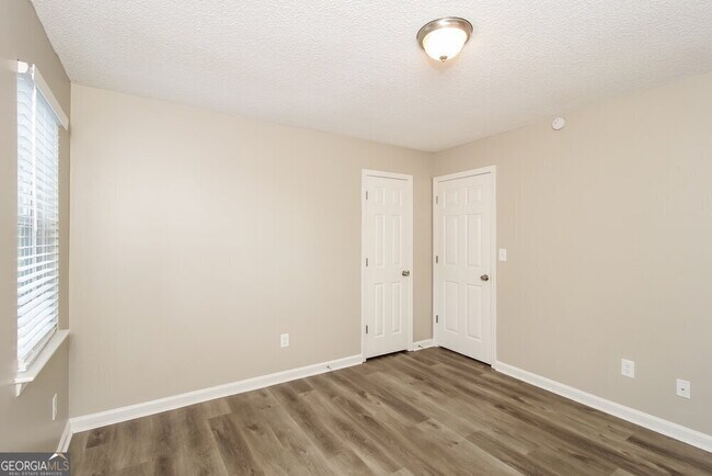 Building Photo - 6154 Highview Dr SE