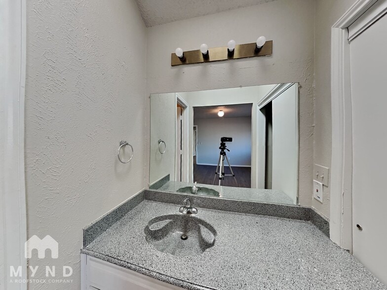 Building Photo - 11837 Garden Terrace Dr