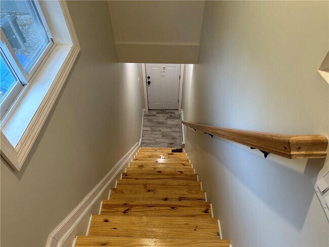 Building Photo - 29 Demarest Ave