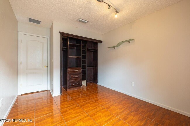 Building Photo - 1413 Heather Ct