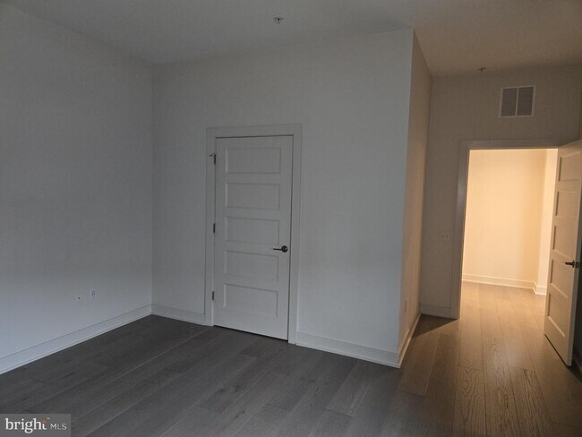 Building Photo - 575 S Goddard Blvd