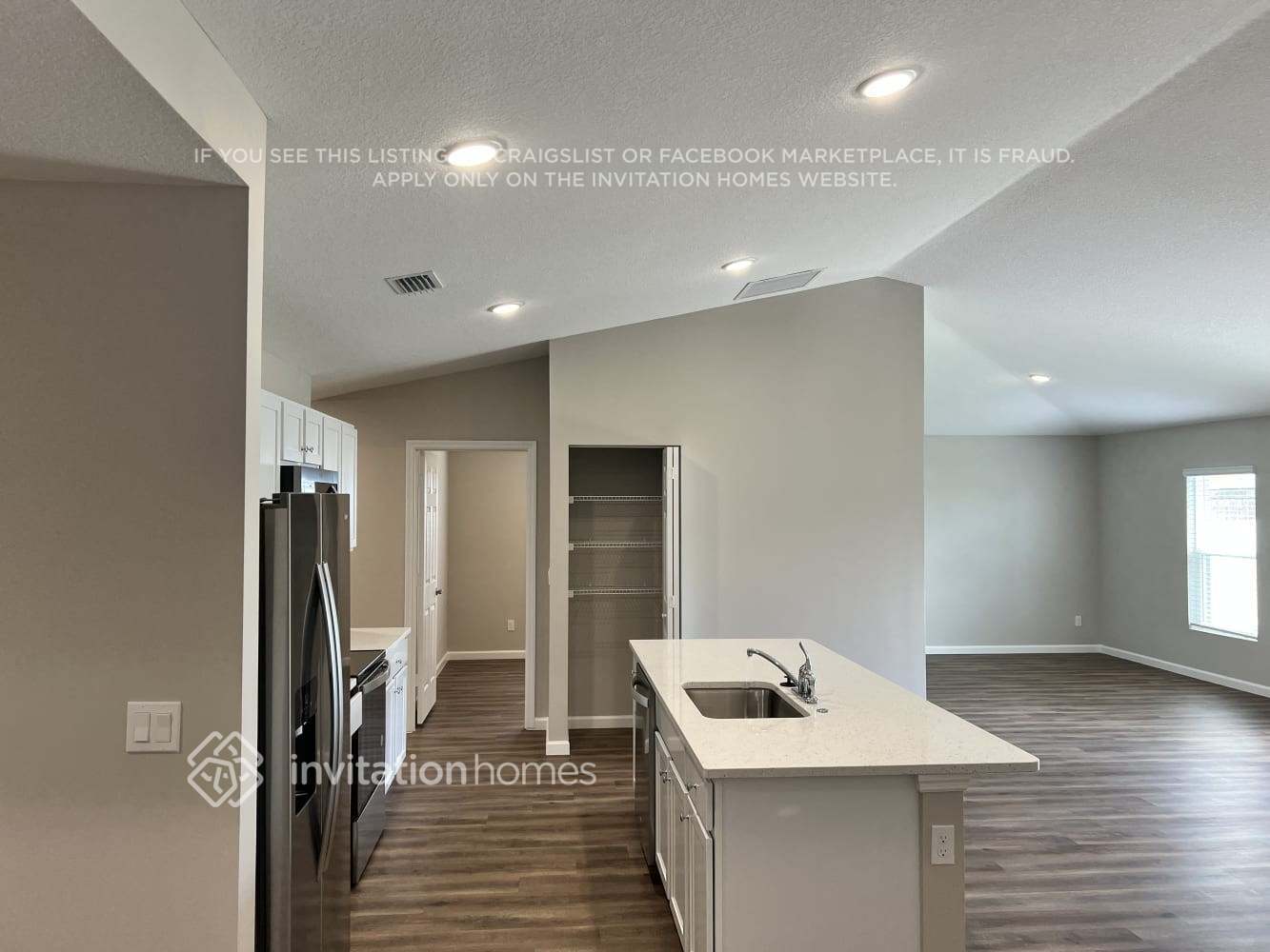 Building Photo - 2482 SW Fair Isle Rd