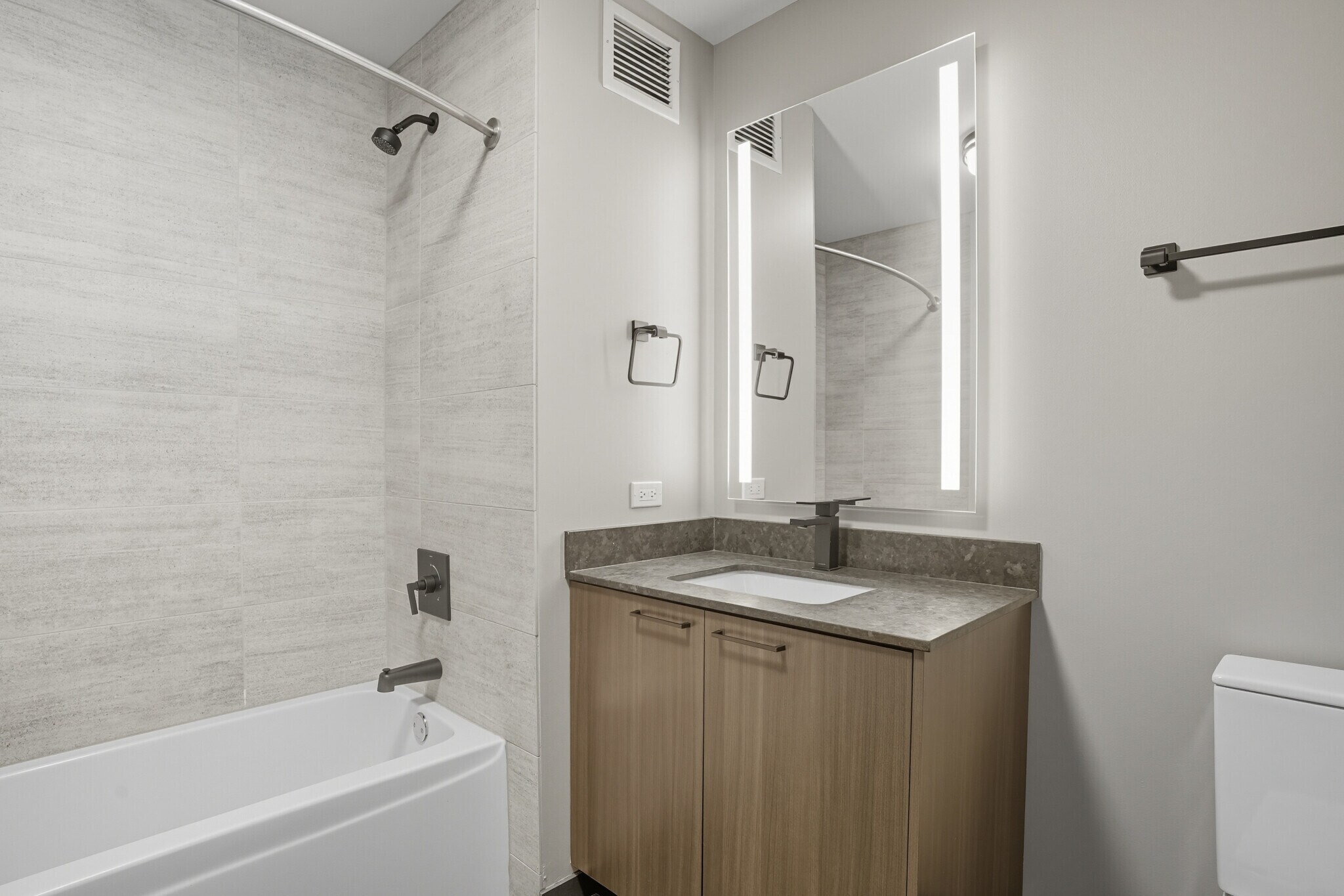 Building Photo - 979 W Washington Blvd