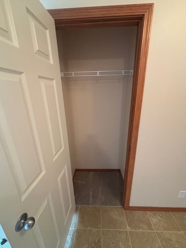 Building Photo - BEAUTIFUL HOME IN THE LANDINGS (APP#59)
