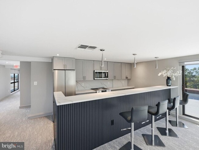 Building Photo - 4390 Lorcom Ln