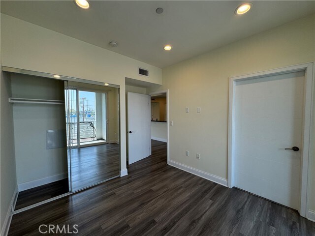 Building Photo - 14934 Burbank Blvd