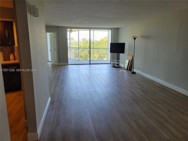 Building Photo - 3090 N Course Dr
