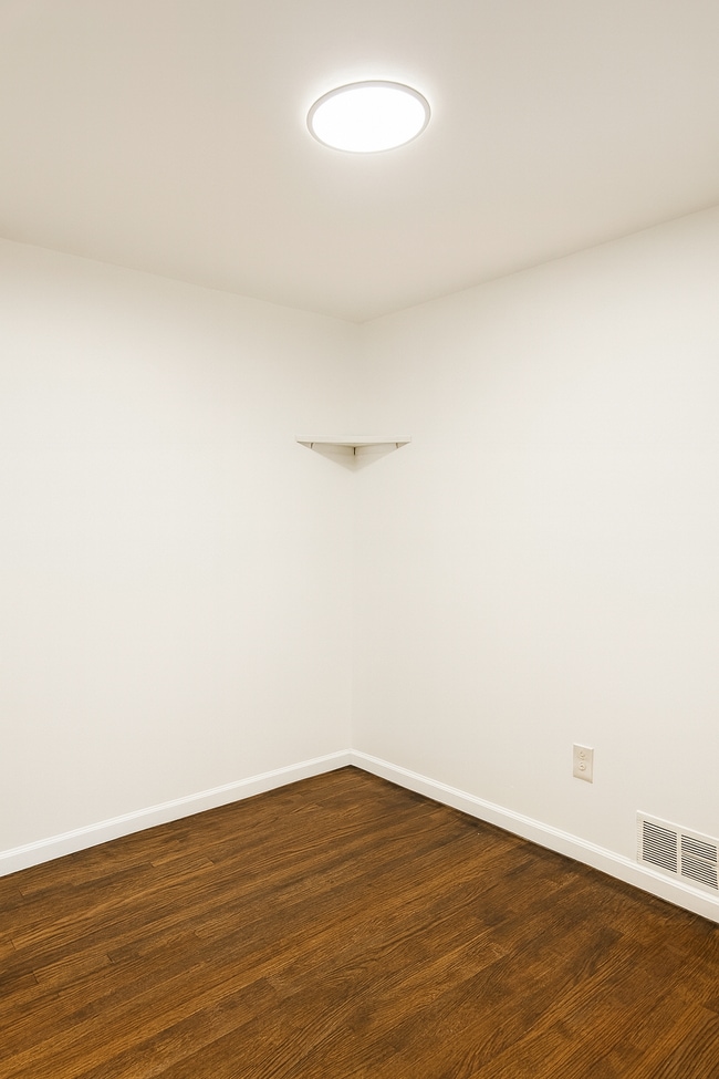 Building Photo - 20110 Northlawn St