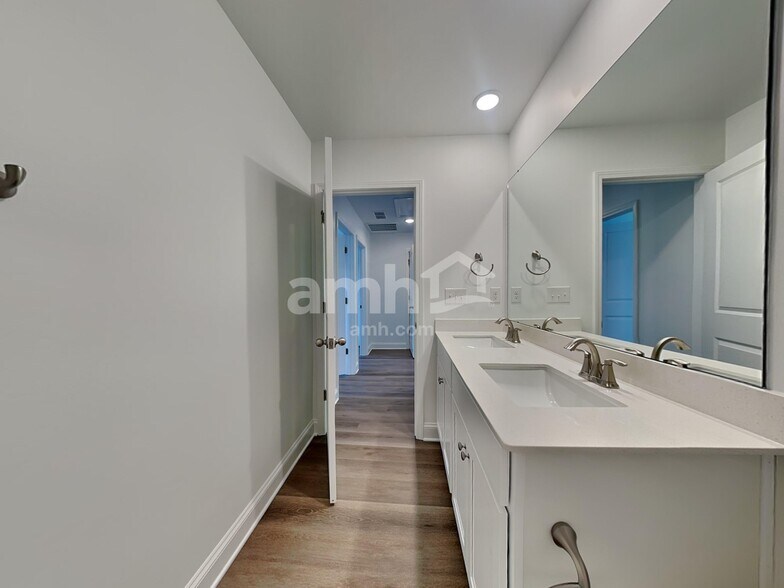 Building Photo - 4780 McDade Lane