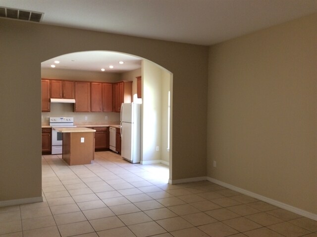 Building Photo - 1659 Canoe Creek Falls Dr