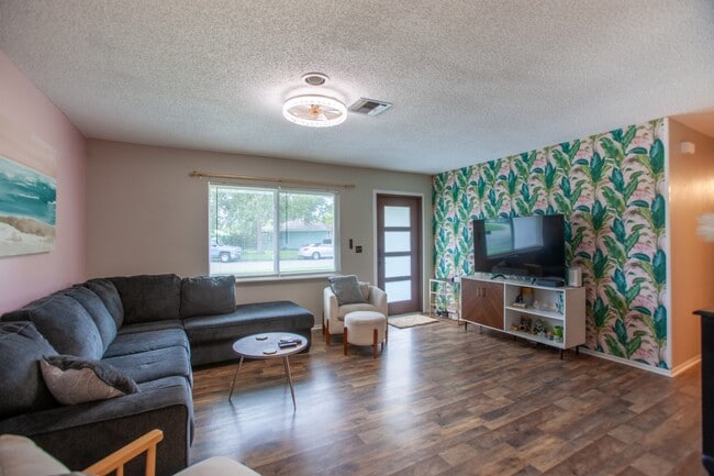 Building Photo - 1323 Torreya Cir