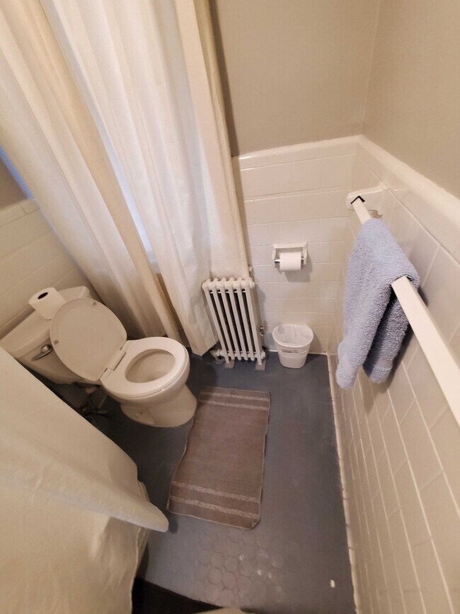 Building Photo - 196 Magnolia St