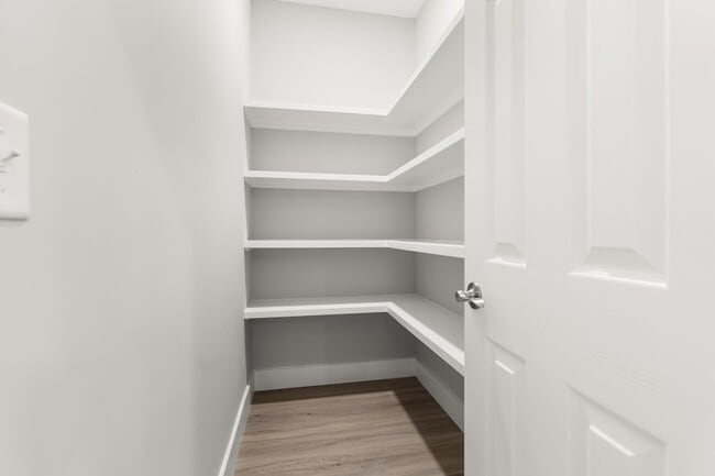 Building Photo - 5 Romana Ln