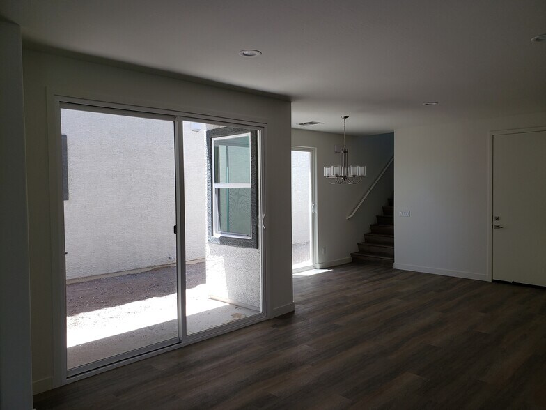 Dining Room, Patio, Yard, 2 Sliding Doors - 11900 N 32nd St