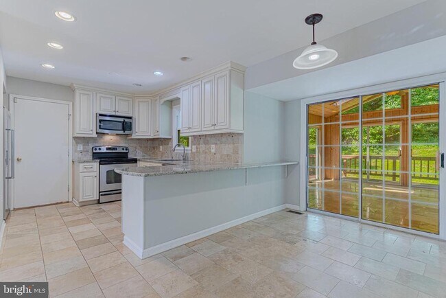 Building Photo - 11778 Hollyview Dr