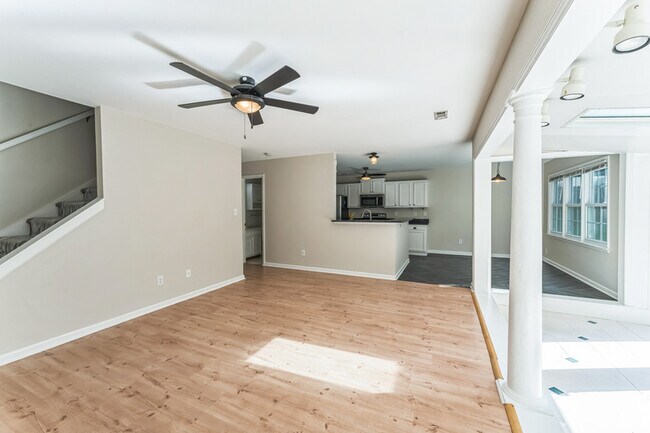 Building Photo - 6611 Barry Whitaker Pl