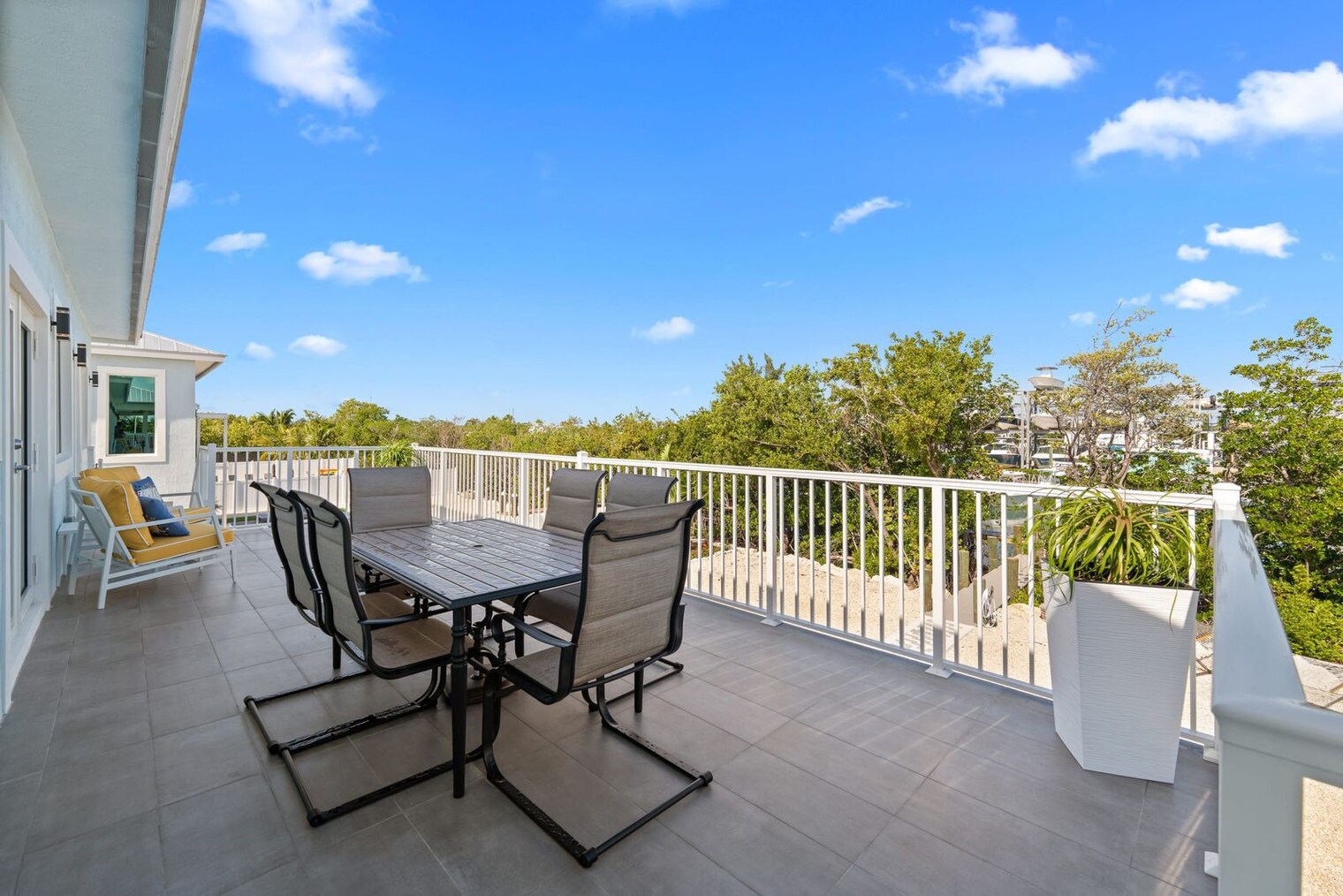 Building Photo - 231 Pescayo Ave