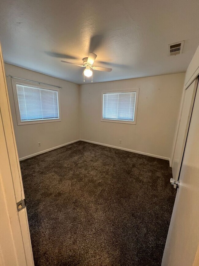 Building Photo - 4bd 3 bath