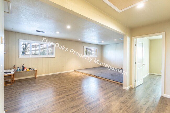 Building Photo - 2815 Stanford Ln