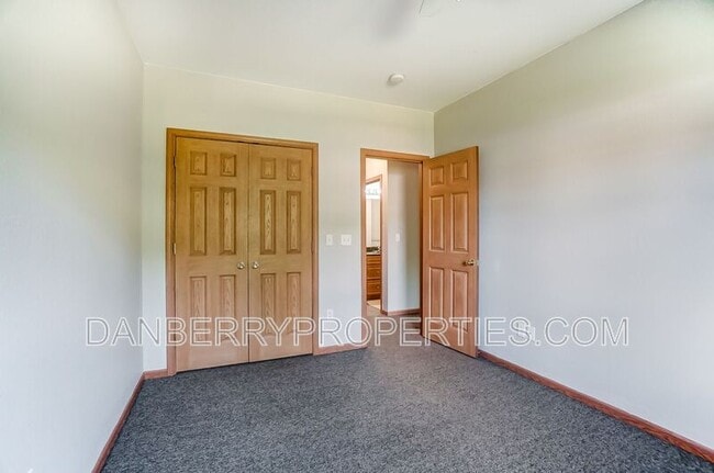 Building Photo - 1111 N Byrne Rd