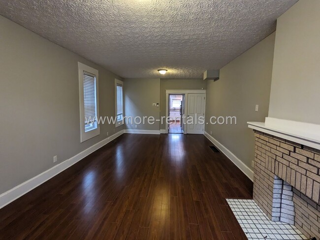 Building Photo - 404-406-406 E Deshler Ave