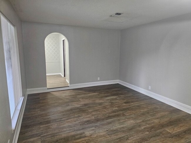 Building Photo - 3008 Tipps Dr