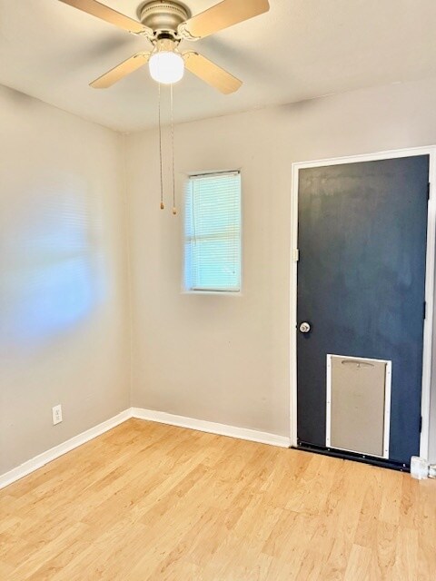 Building Photo - 2433 Valencia Dr NE