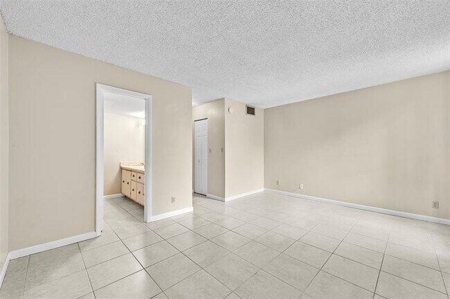 Building Photo - 7173 Orange Dr