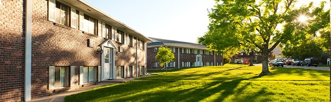 Building Photo - Greenway Apartments