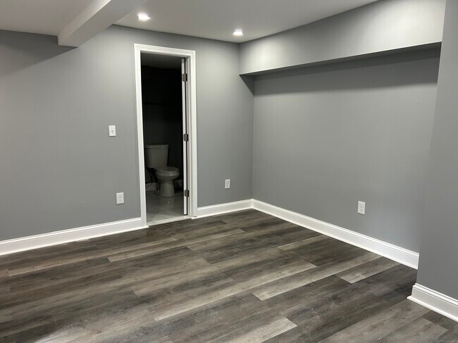 Building Photo - 22 Hawthorne St